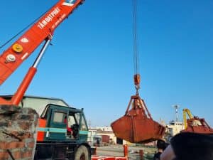 Use crane to lift the grab